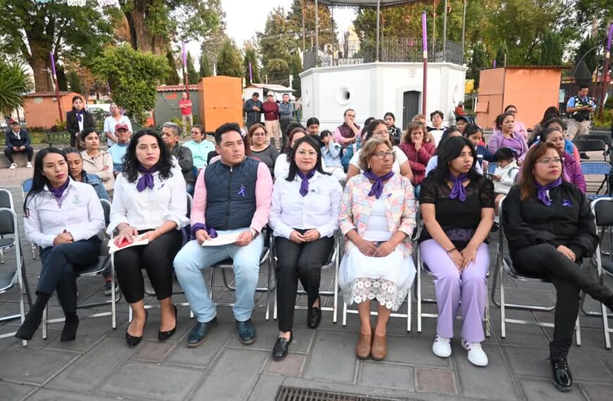 Santa Cruz Tlaxcala pinta de morado sus edificios en conmemoración del 8M
