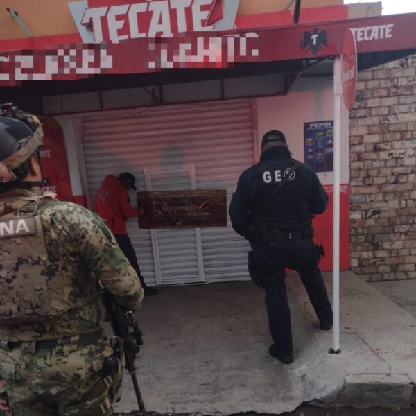 Policía Municipal de Apizaco apoya a Protección Civil en clausura de miscelánea