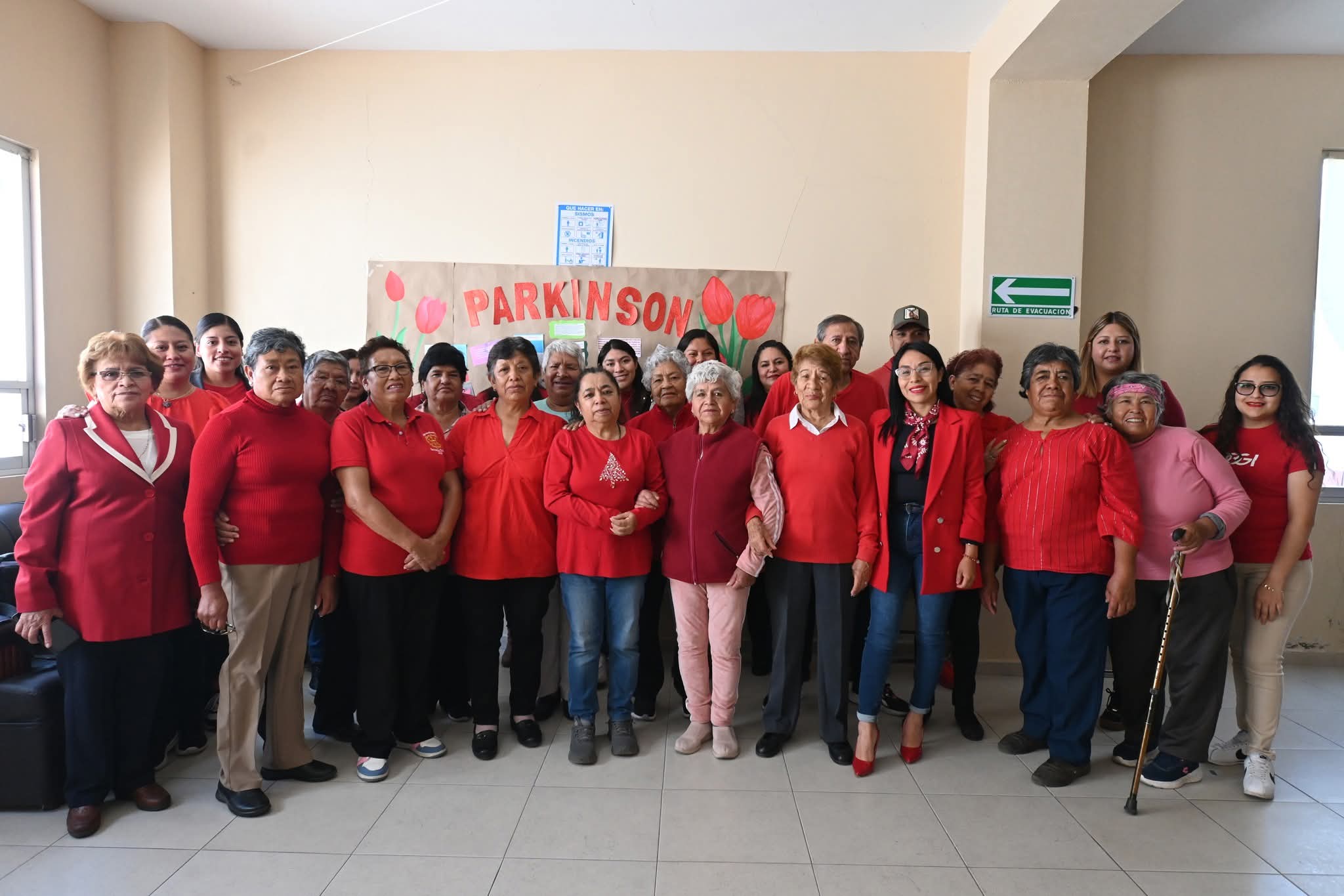 Jornada de activación física y concientización sobre el Parkinson en Santa Cruz Tlaxcala